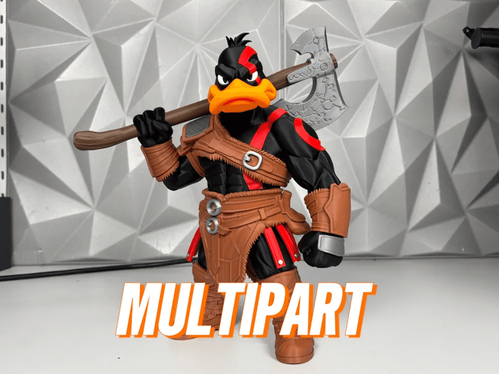 🪓 DAFFY DUCK x KRATOS (Cao 31cm) – CHIẾN THẦN PHIÊN BẢN HÀI HƯỚC!